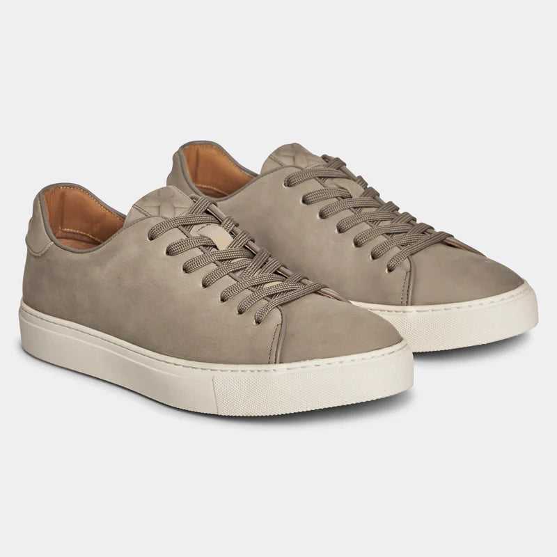 Sneakers | 220