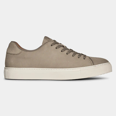 Sneakers | 220