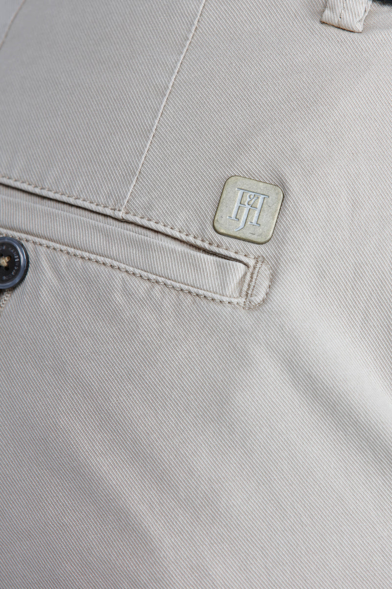 RAW TWILL CHINO - Collection of Brands